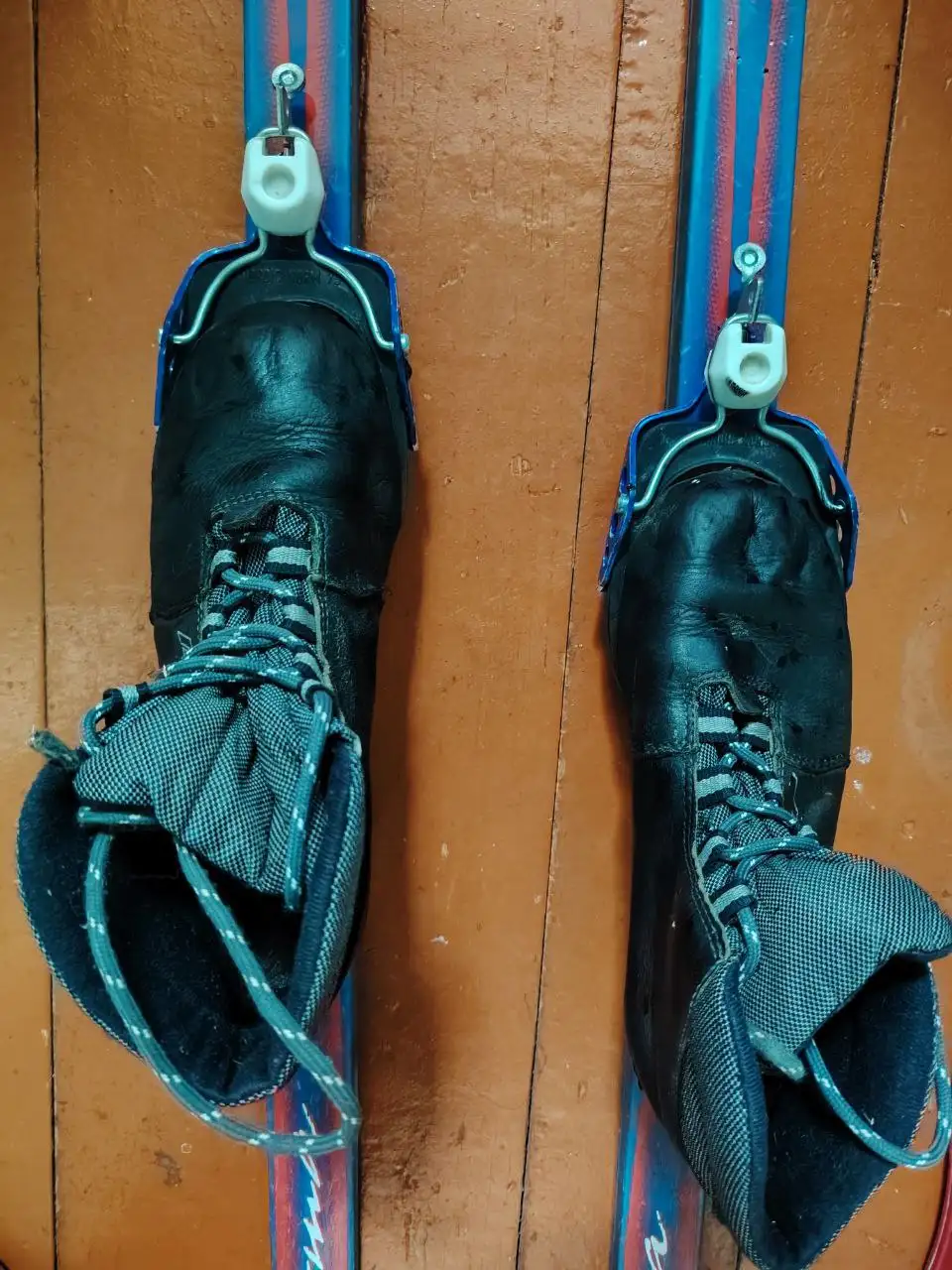 Продажа ботинок 37 размер и лыж - Зимние виды спорта (Хобби и отдых) в Ульяновск