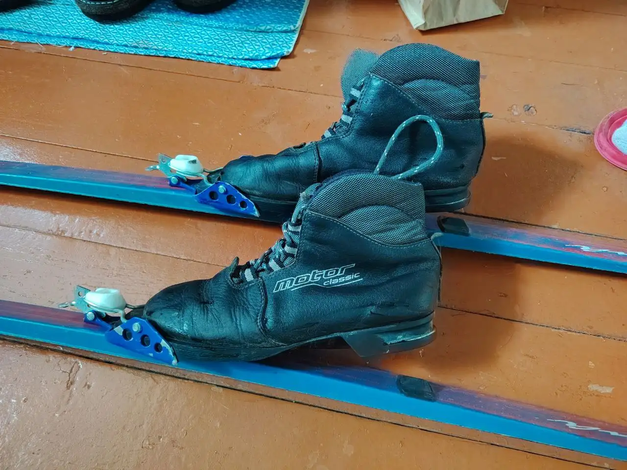 Продажа ботинок 37 размер и лыж - Зимние виды спорта (Хобби и отдых) в Ульяновск
