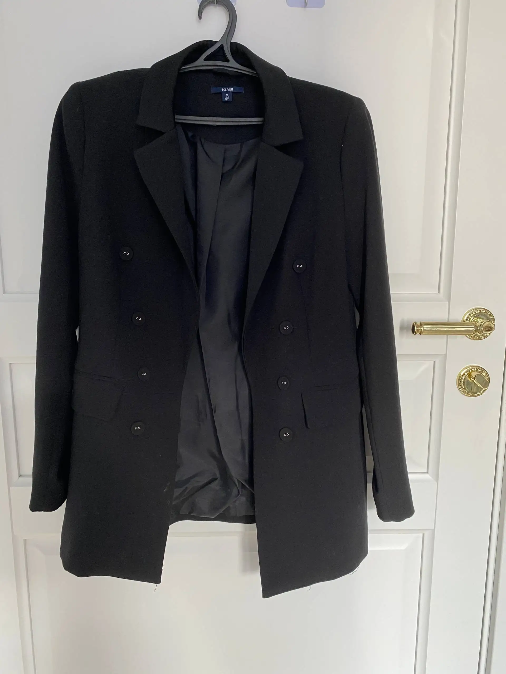 Продажа женской одежды: пиджак и тренч - Верхняя одежда (Одежда) в Ульяновск