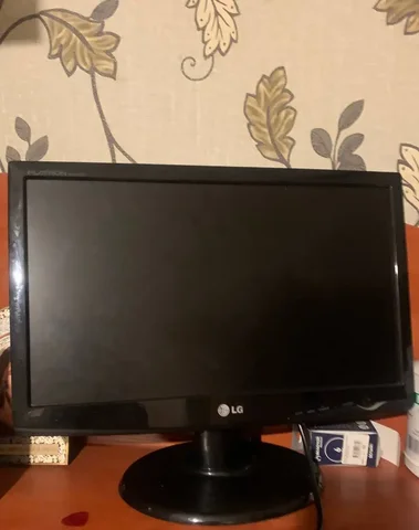 Продам монитор 18,5 дюймов в отличном состоянии - Игровые консоли и аксессуары в Ульяновск