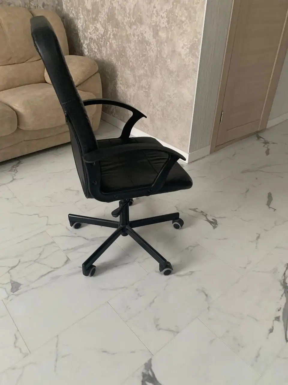 Кресло из ИКЕЯ в очень хорошем состоянии - Мебель (Для дома и дачи) в Ульяновск