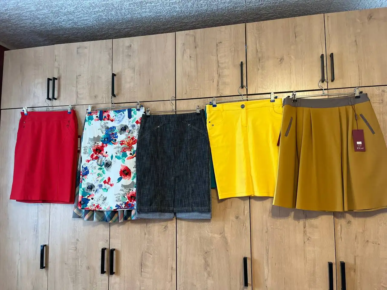 Распродажа женской одежды при закрытии магазина - Женская одежда (Одежда) в Ульяновск