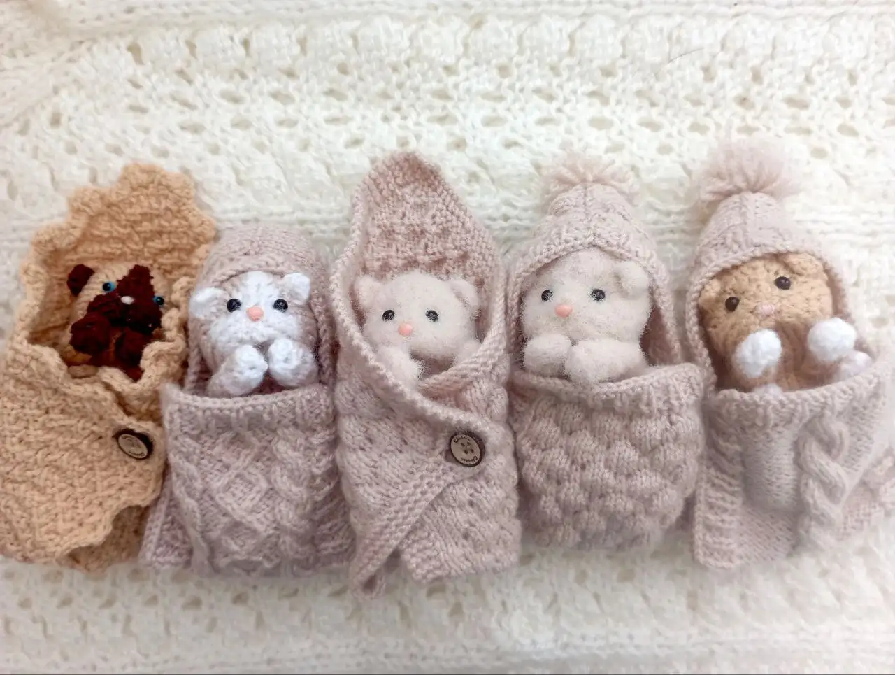 Вязаные игрушки: котенок и щенок в корзинке - Рукоделие (Хобби и отдых) в Ульяновск