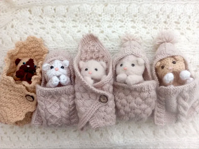 Вязаные игрушки: котенок и щенок в корзинке - частное объявление в Ульяновск