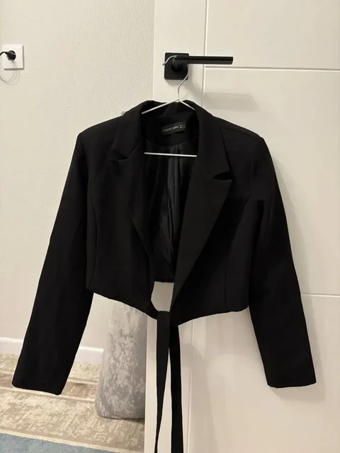 Продам укороченный пиджак, размер S - Джинсы в Ульяновск