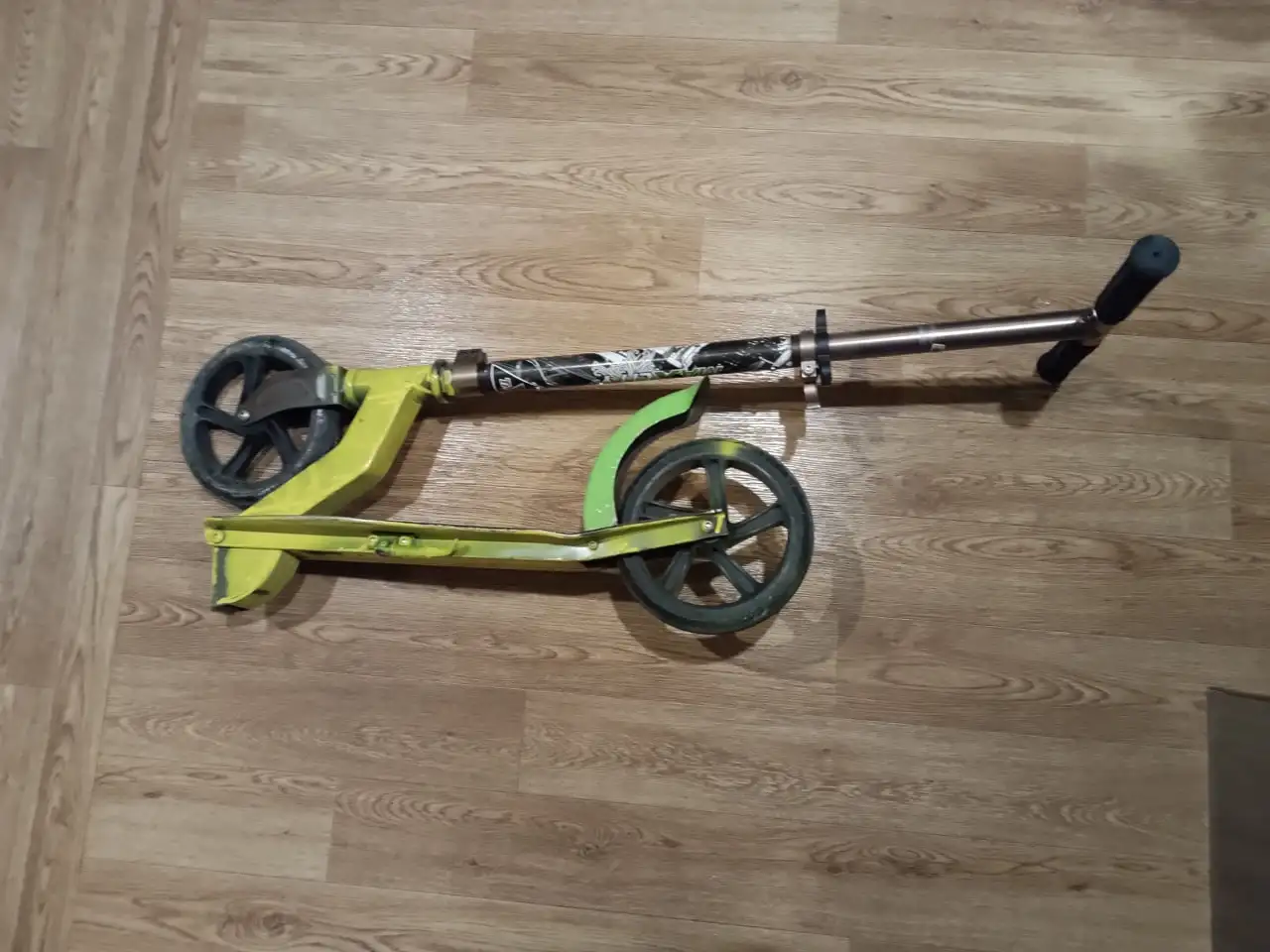 Продам самокат с регулируемым рулем - Самокаты (Хобби и отдых) в Ульяновск