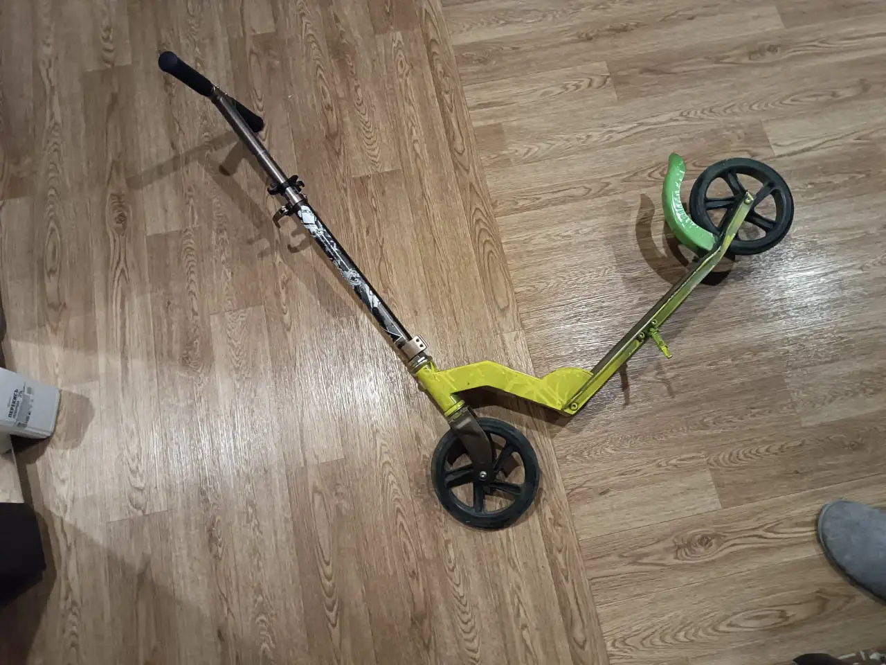 Продам самокат с регулируемым рулем - Самокаты (Хобби и отдых) в Ульяновск