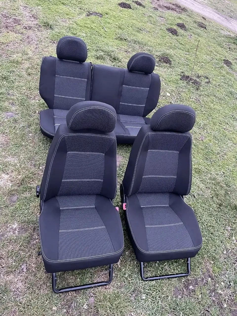 Продам комплекты сидений для автомобилей ВАЗ - Запчасти (Авто) в Ульяновск