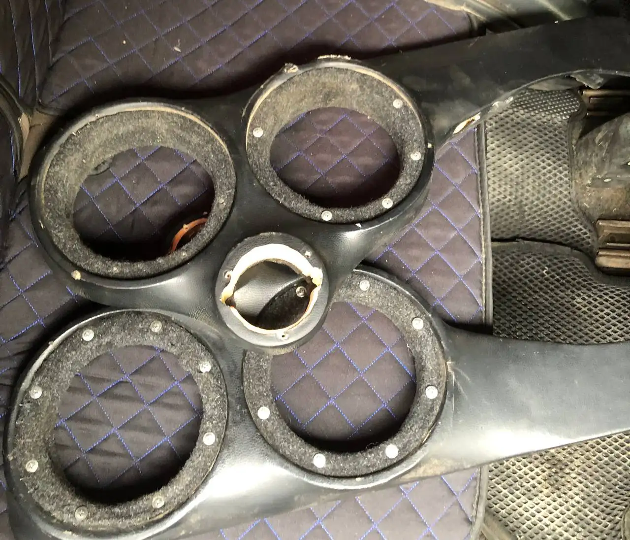 Продам подиумы и подлокотник - Автозапчасти (Авто) в Ульяновск