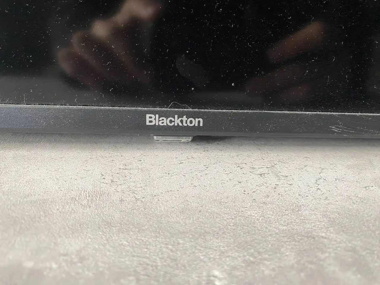 Телевизор, стол и пуфики - Телевизоры (Электроника) в Ульяновск