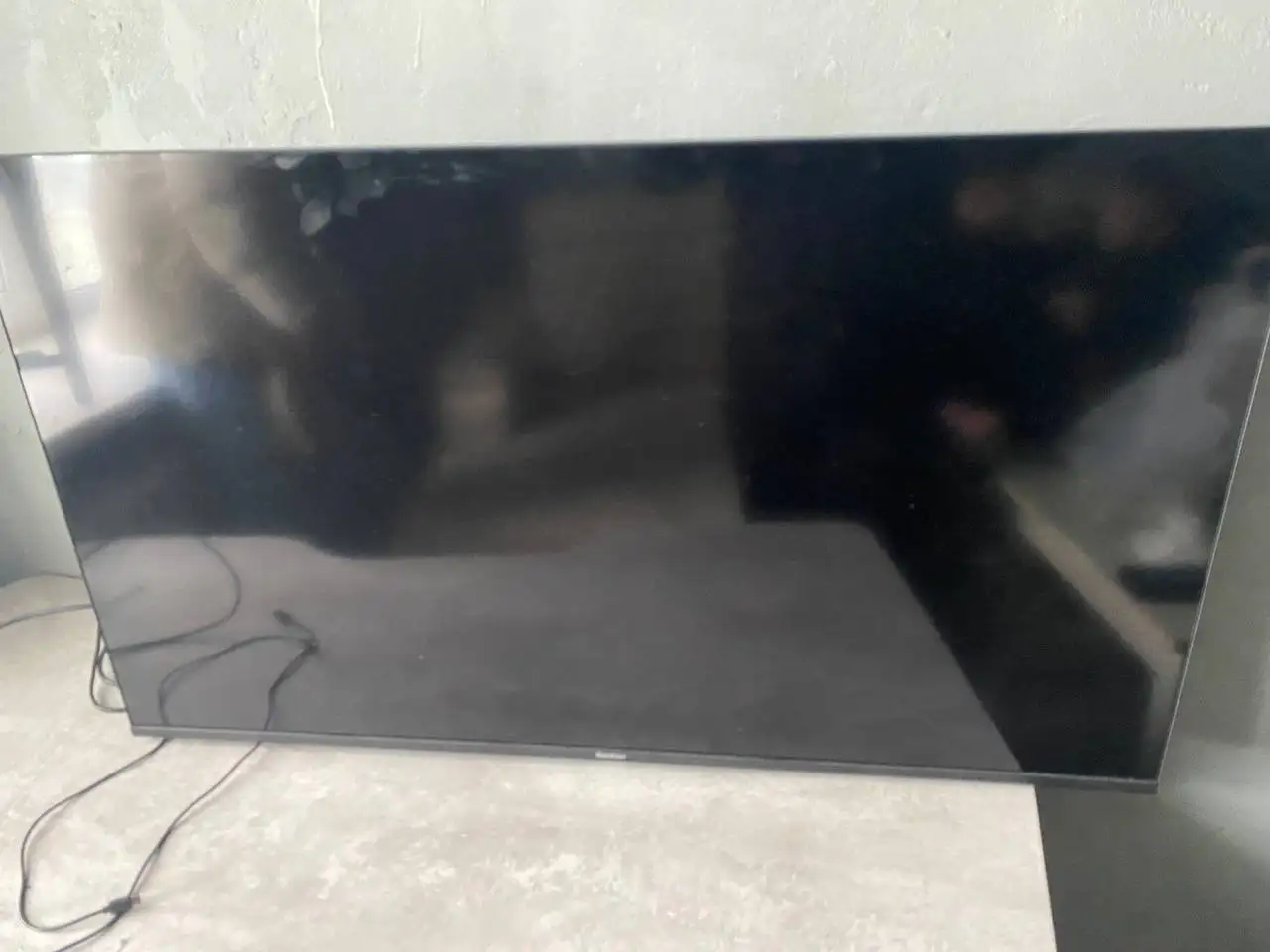 Телевизор, стол и пуфики - Телевизоры (Электроника) в Ульяновск