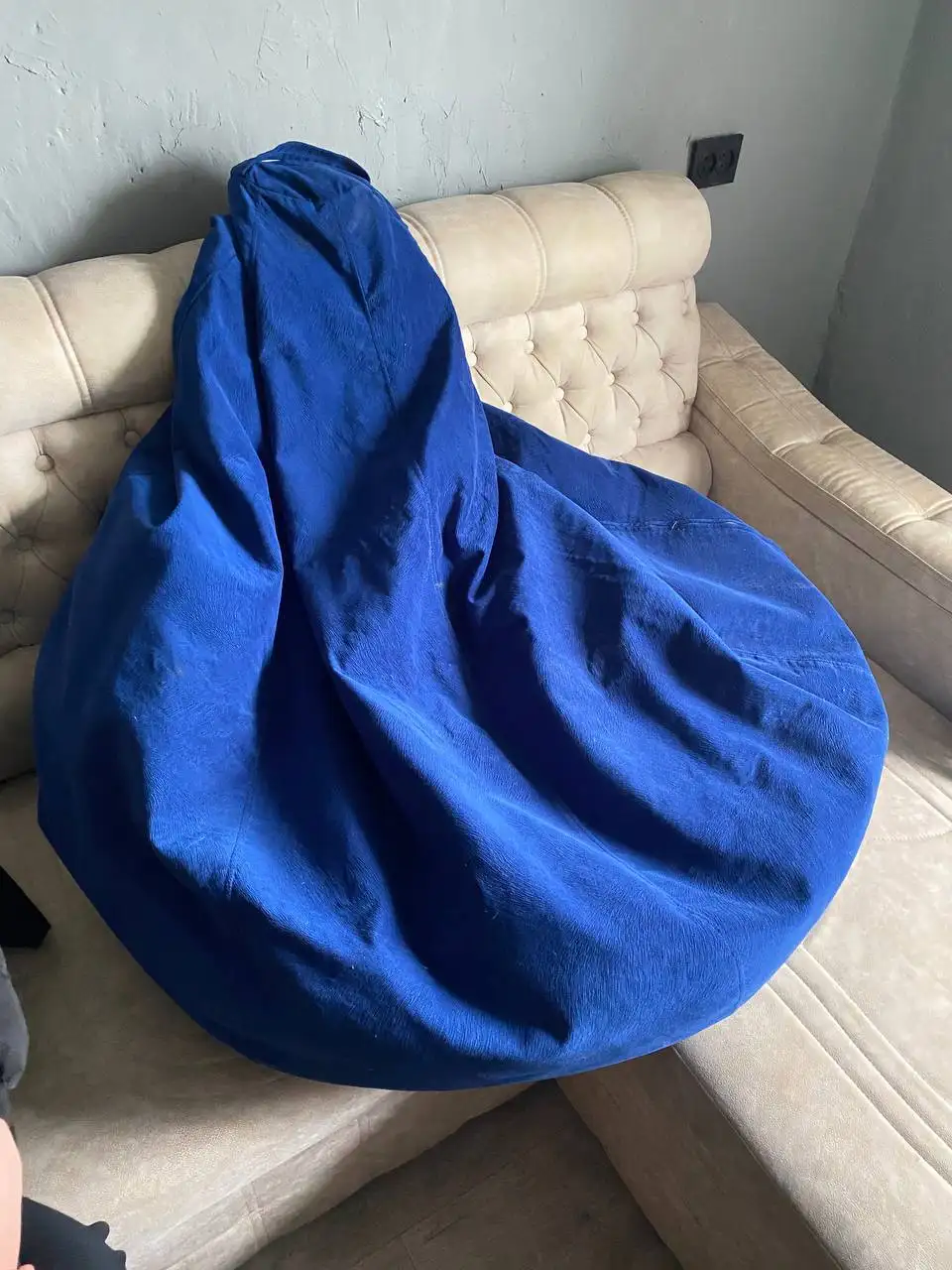 Телевизор, стол и пуфики - Телевизоры (Электроника) в Ульяновск