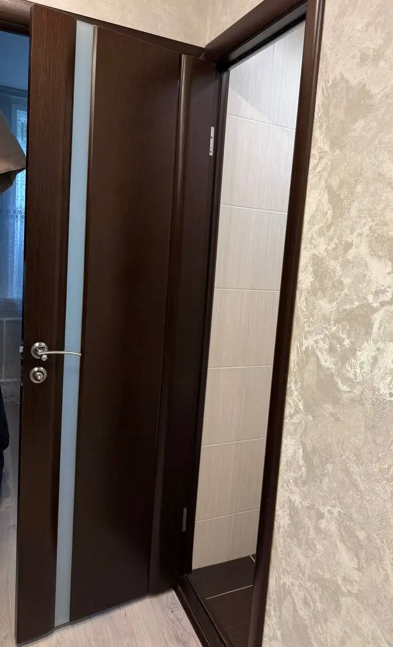 Продажа 4 межкомнатных дверей из натурального шпона - Двери (Для дома и дачи) в Ульяновск