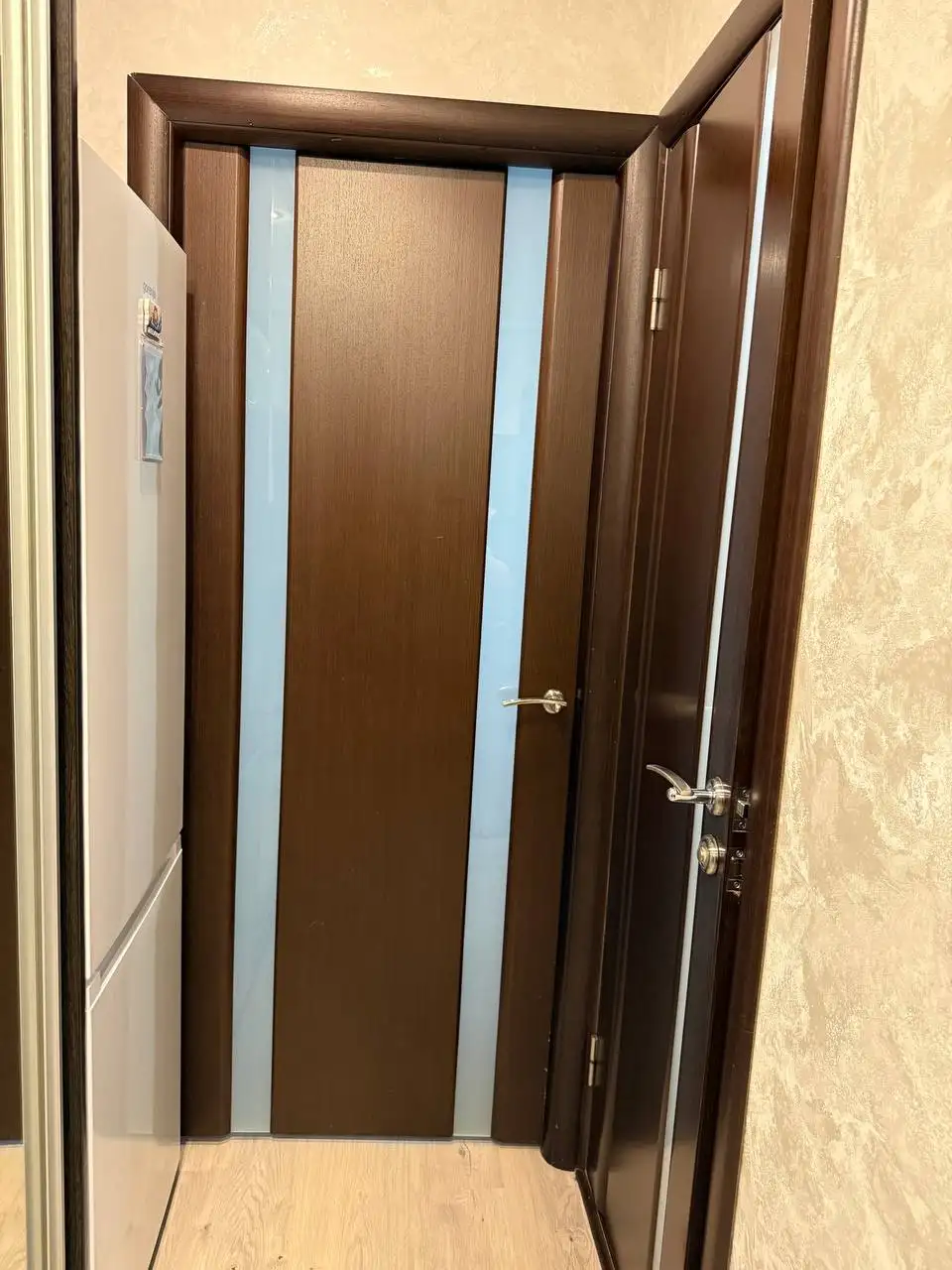 Продажа 4 межкомнатных дверей из натурального шпона - Двери (Для дома и дачи) в Ульяновск