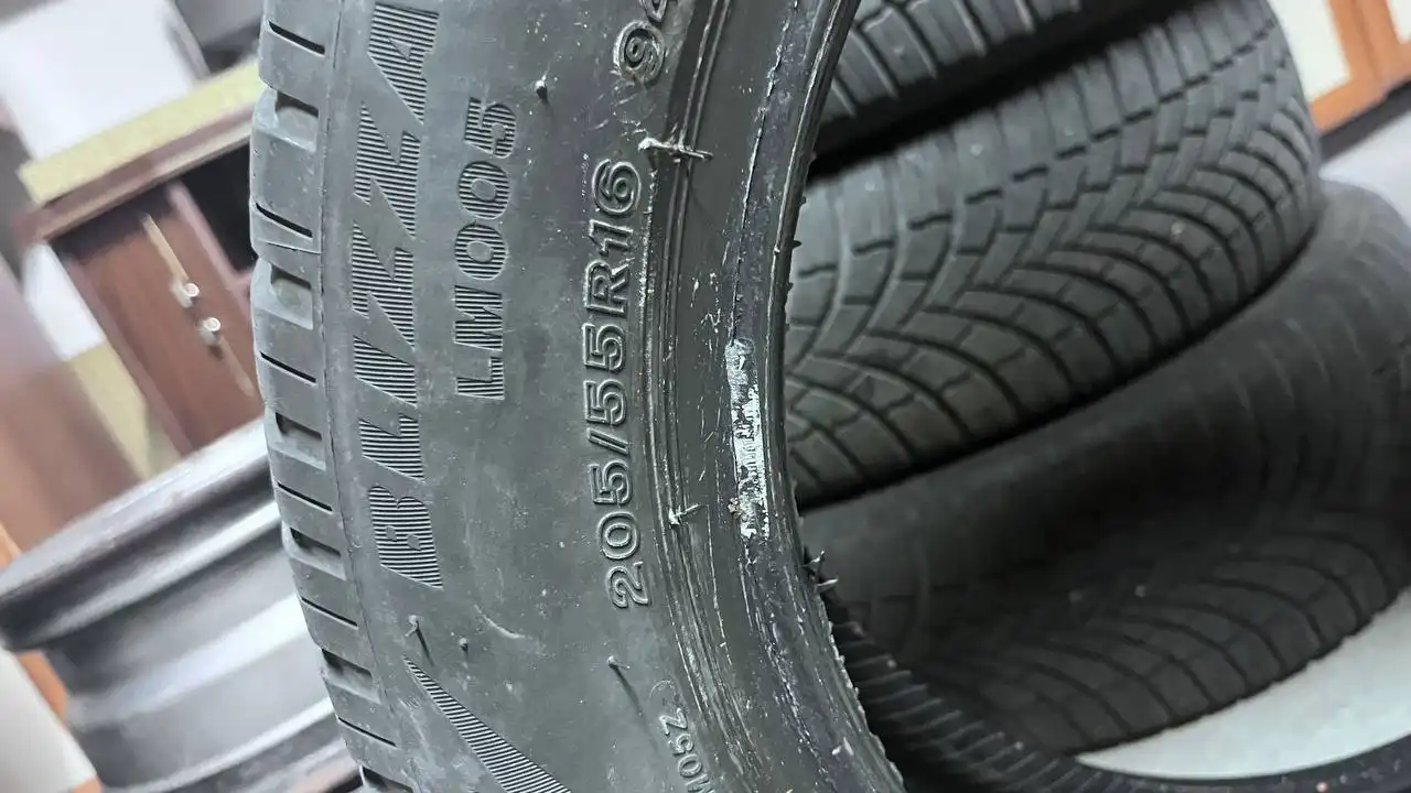 Шины Bridgestone R16 205/55 липучка 21 года