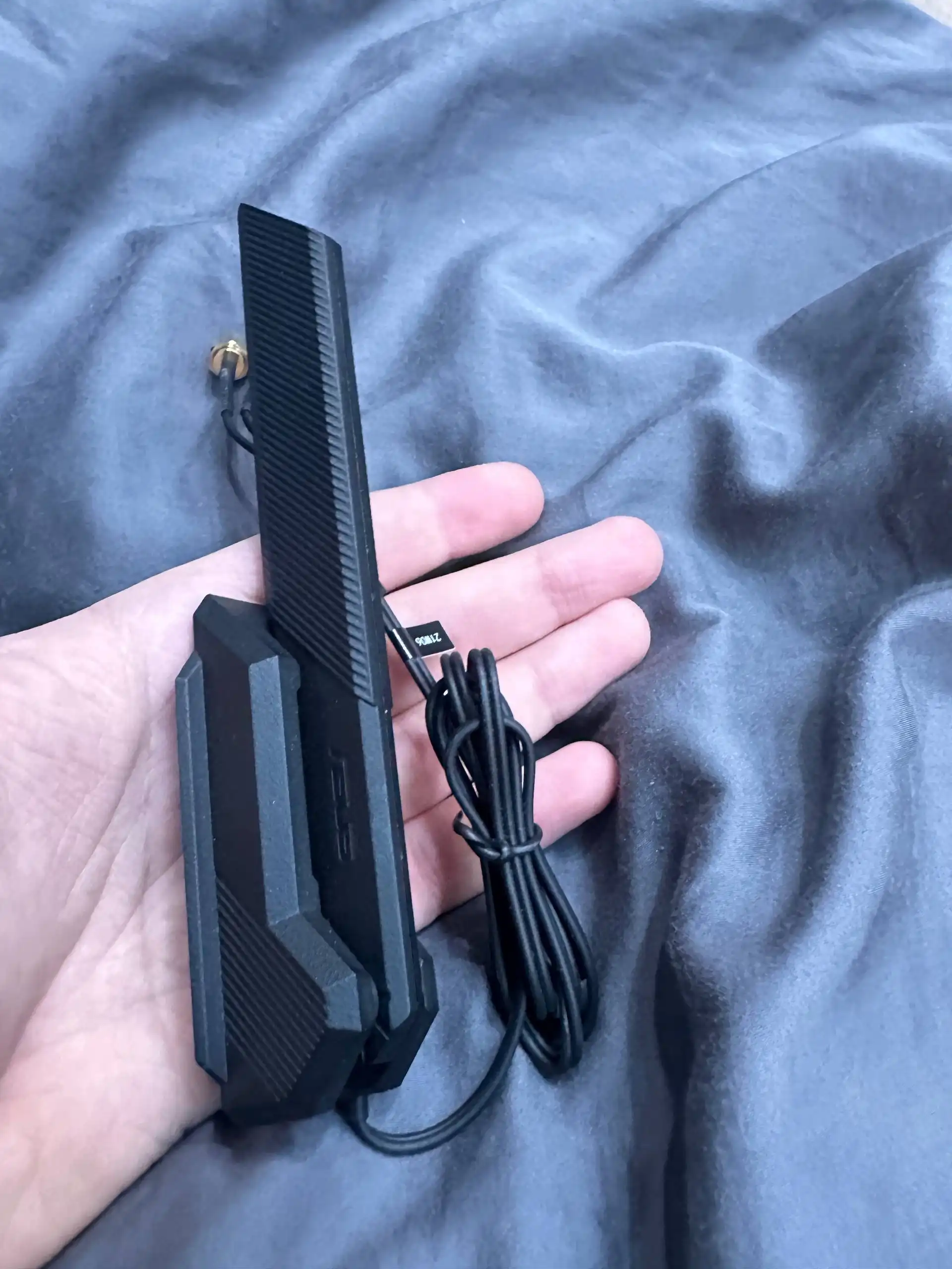 Продажа детского боксерского шлема, WiFi антенны ASUS Rog, наушников JBL, часов Casio G-Shock, костюма Tommy Hilfiger, кроссовок Vans, болтореза и билетов на выставку