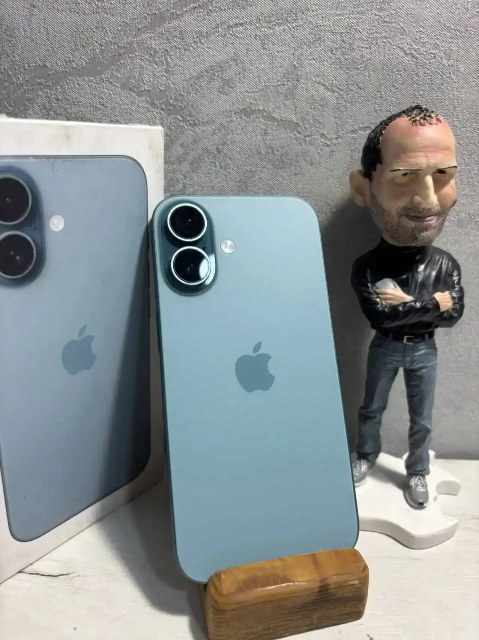 Продам iPhone 16