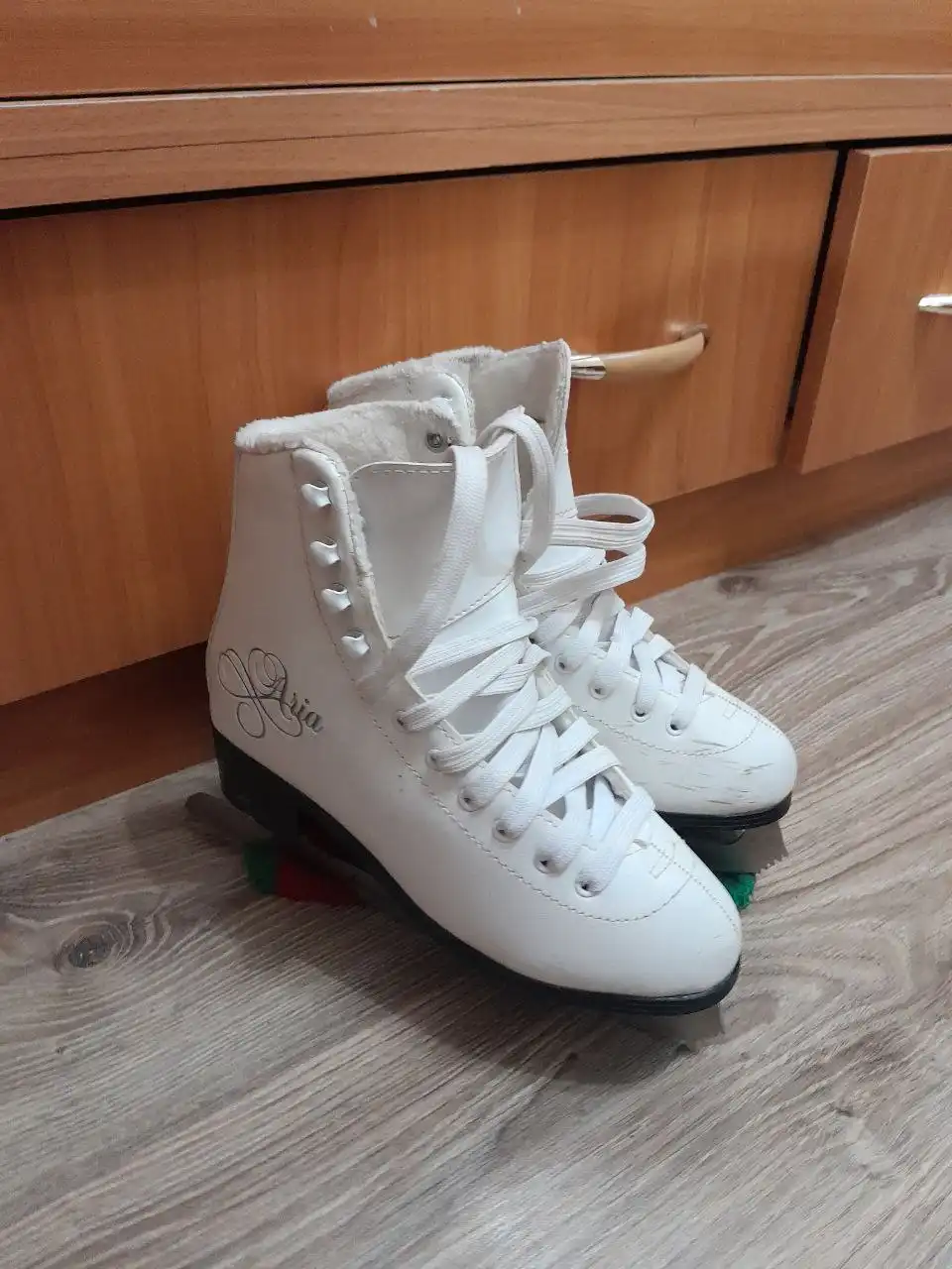 Фигурные коньки женские 37 размер