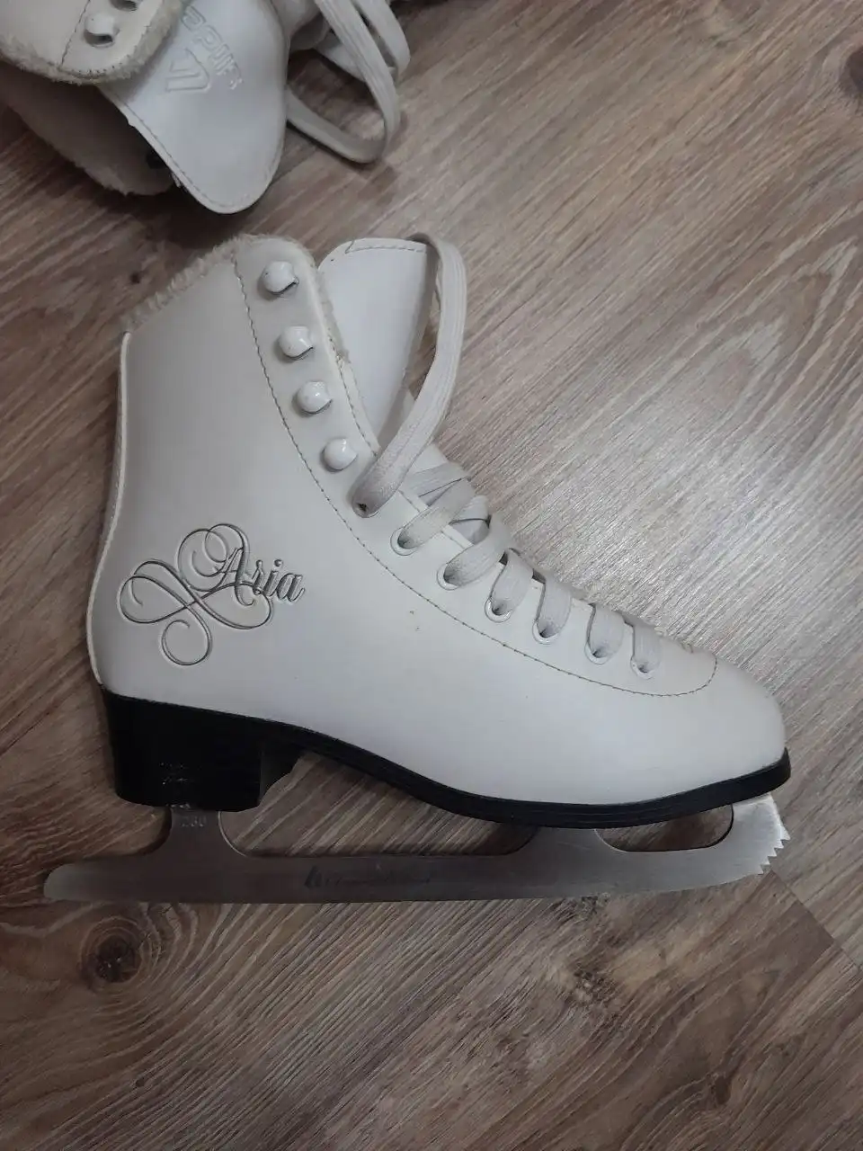 Фигурные коньки женские 37 размер