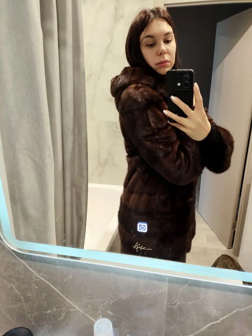 Продам шубу из норки в хорошем состоянии