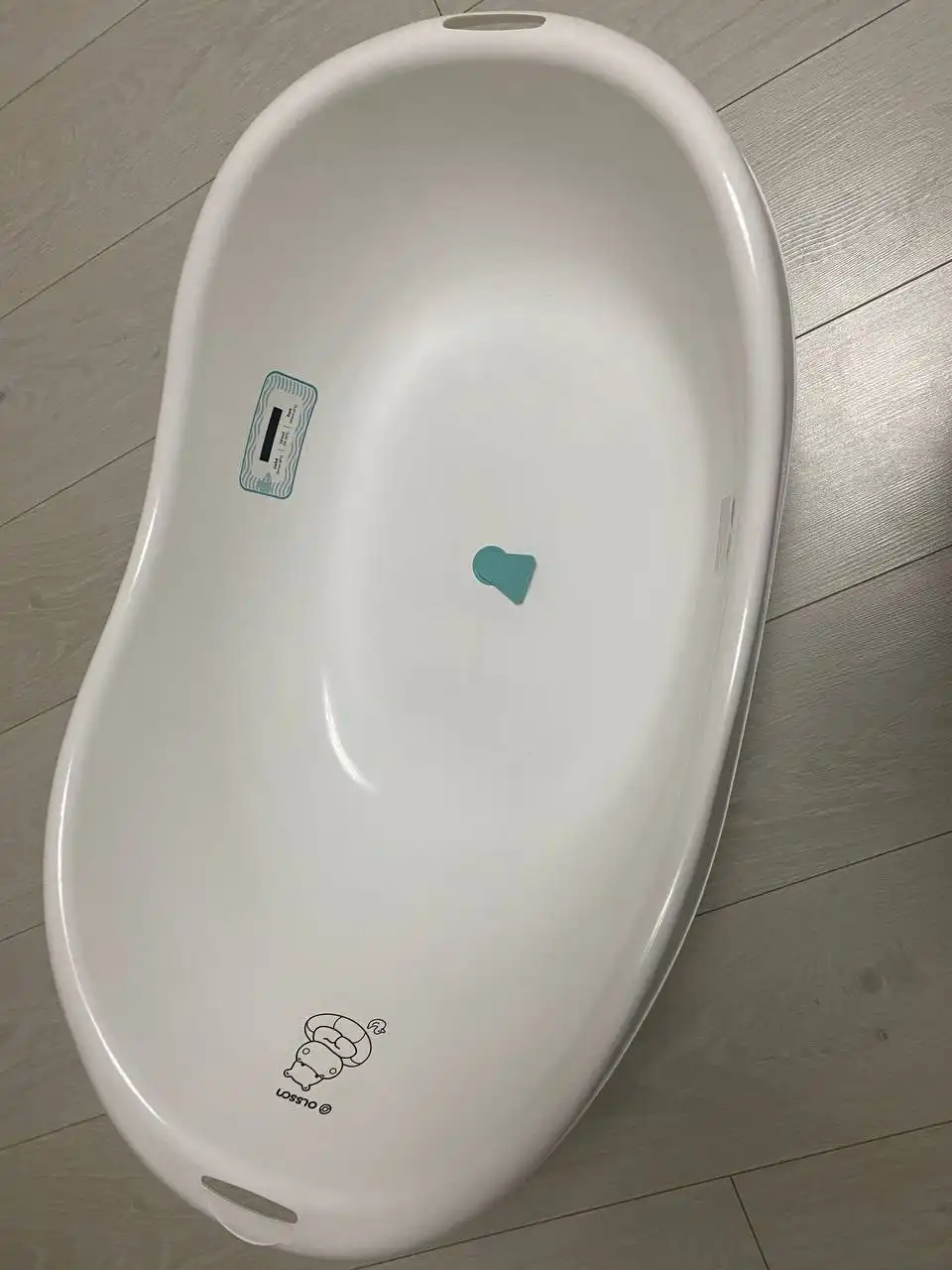 Детская ванночка с термометром отдам даром