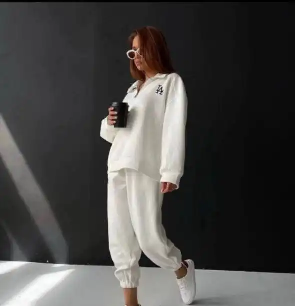 Продажа трех новых костюмов размеров 42-44