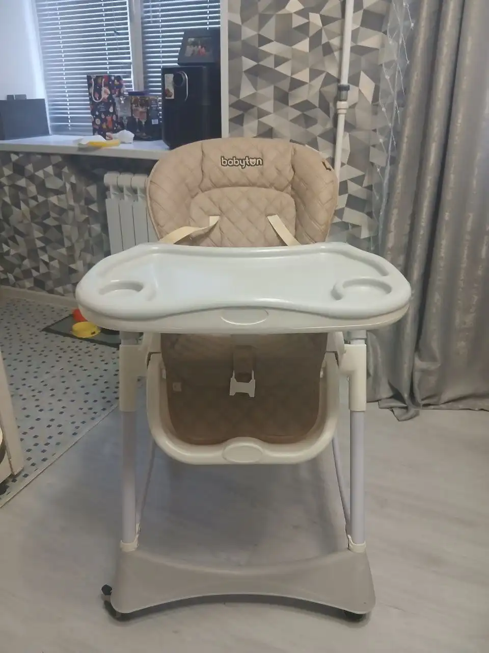 Продам стул для кормления с регулировкой высоты - Мебель для детей (Товары для детей) в Ульяновск