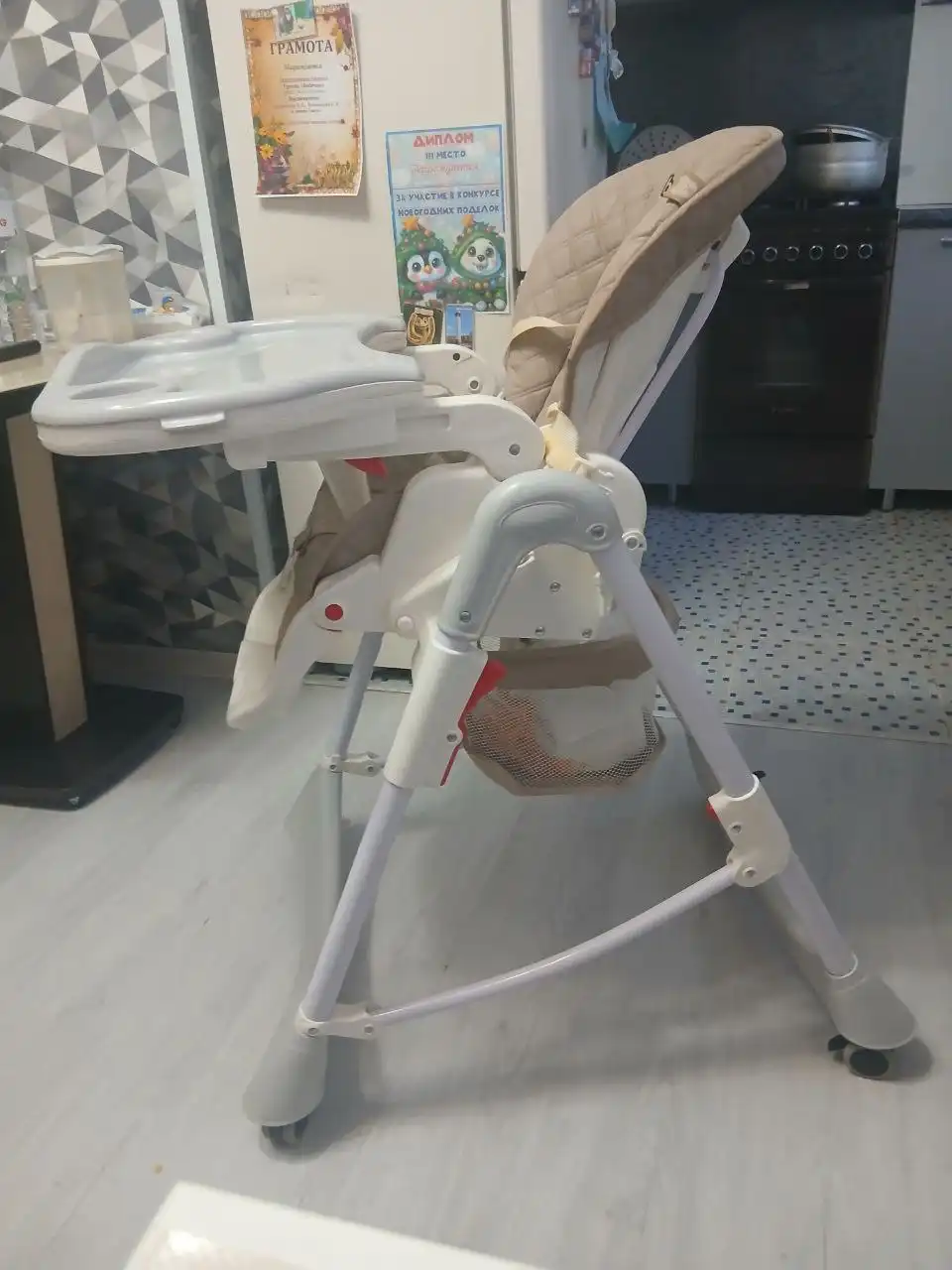 Продам стул для кормления с регулировкой высоты - Мебель для детей (Товары для детей) в Ульяновск