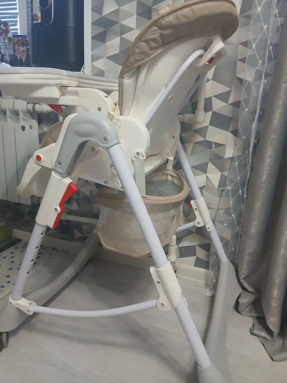 Продам стул для кормления с регулировкой высоты - Мебель для детей (Товары для детей) в Ульяновск