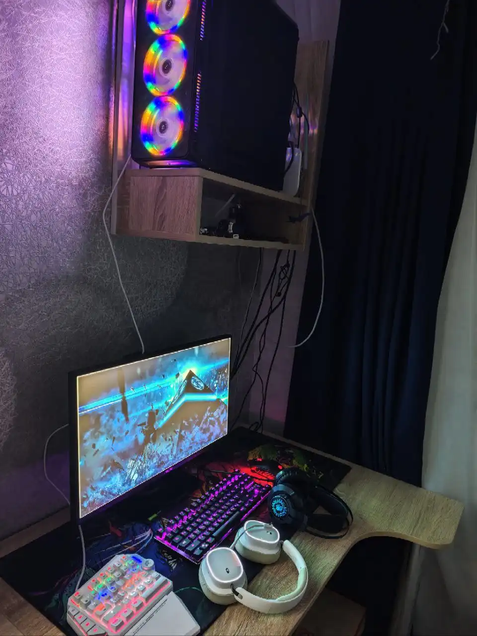 Игровой компьютер с монитором и аксессуарами - Вейп в Ульяновск
