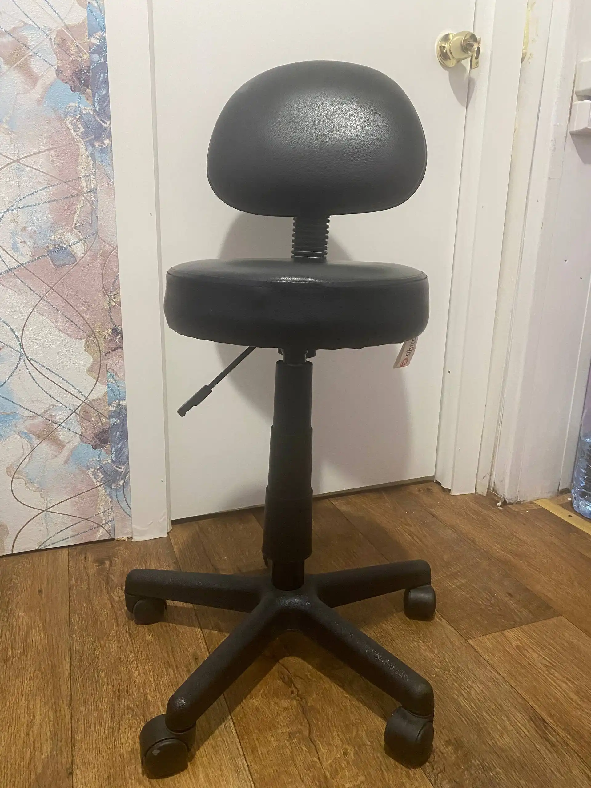 Продажа кушетки, стула и рабочего столика для тату-студии - Барахолка в Ульяновск