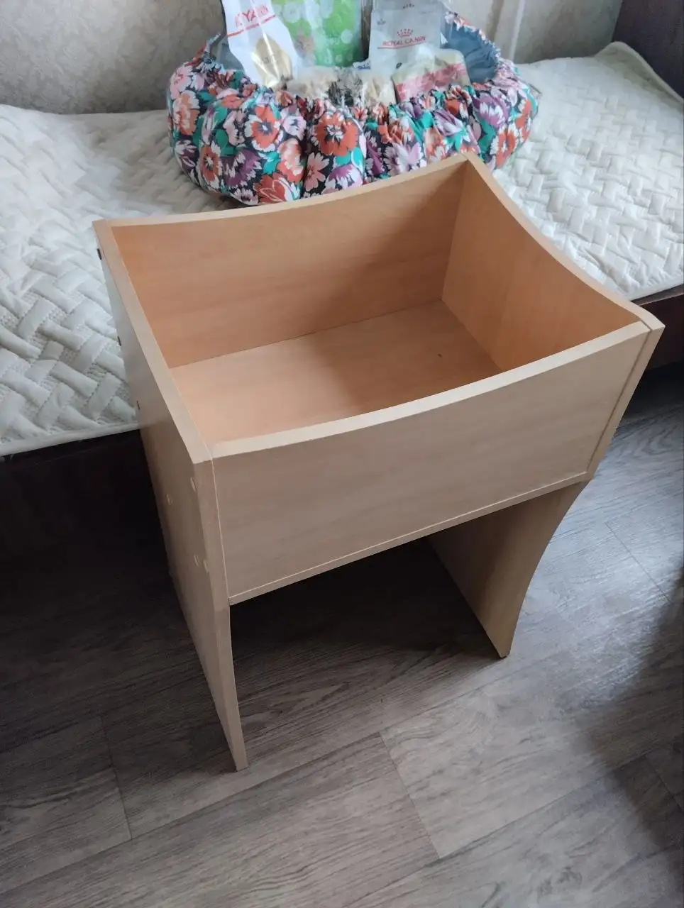 Тумба для цветов или лежанка для кошки - Барахолка в Саратов